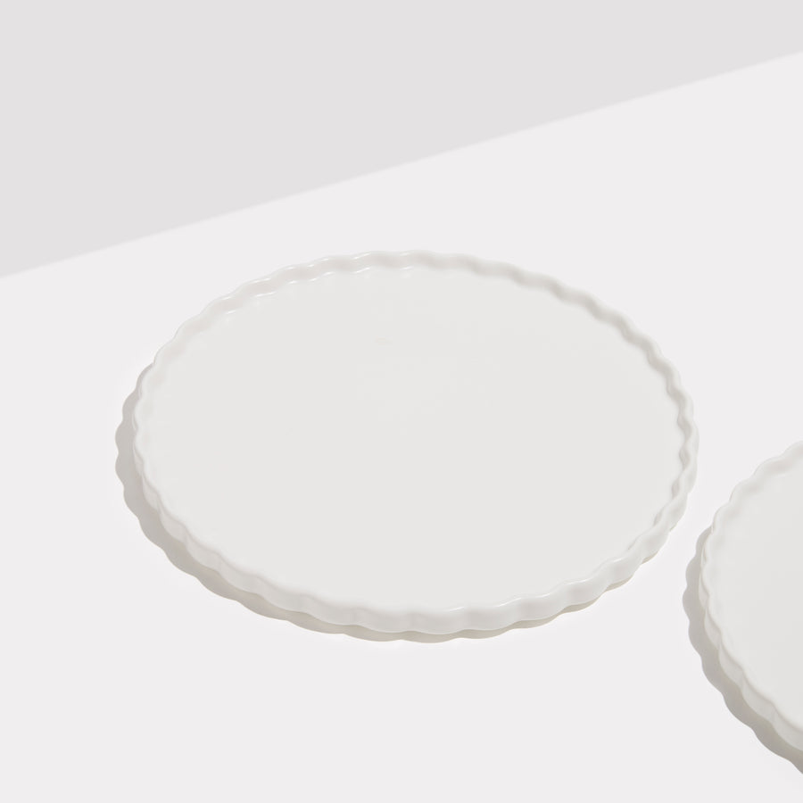 TWO X WAVE DINNER PLATES - WHITE